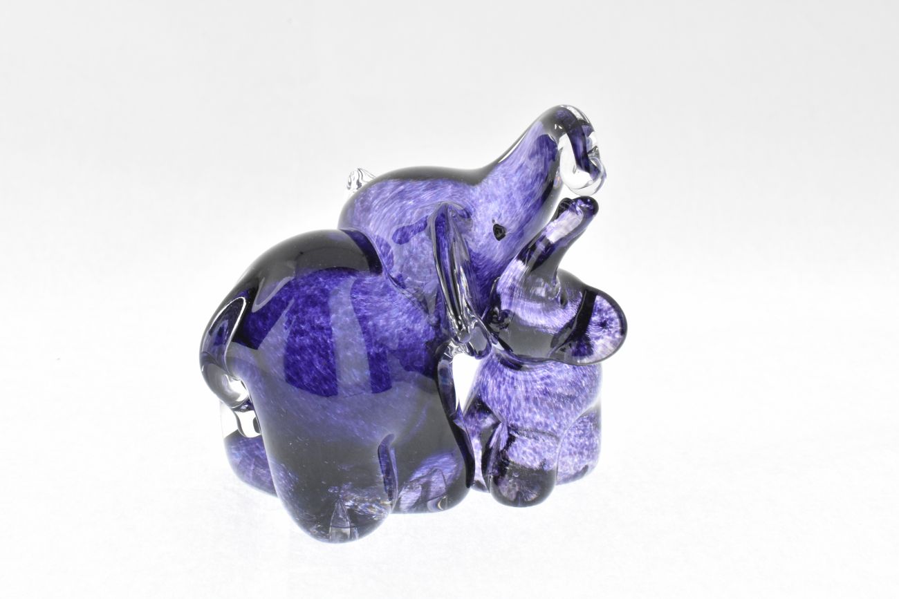 Art Glass Adult and baby elephant cuddling