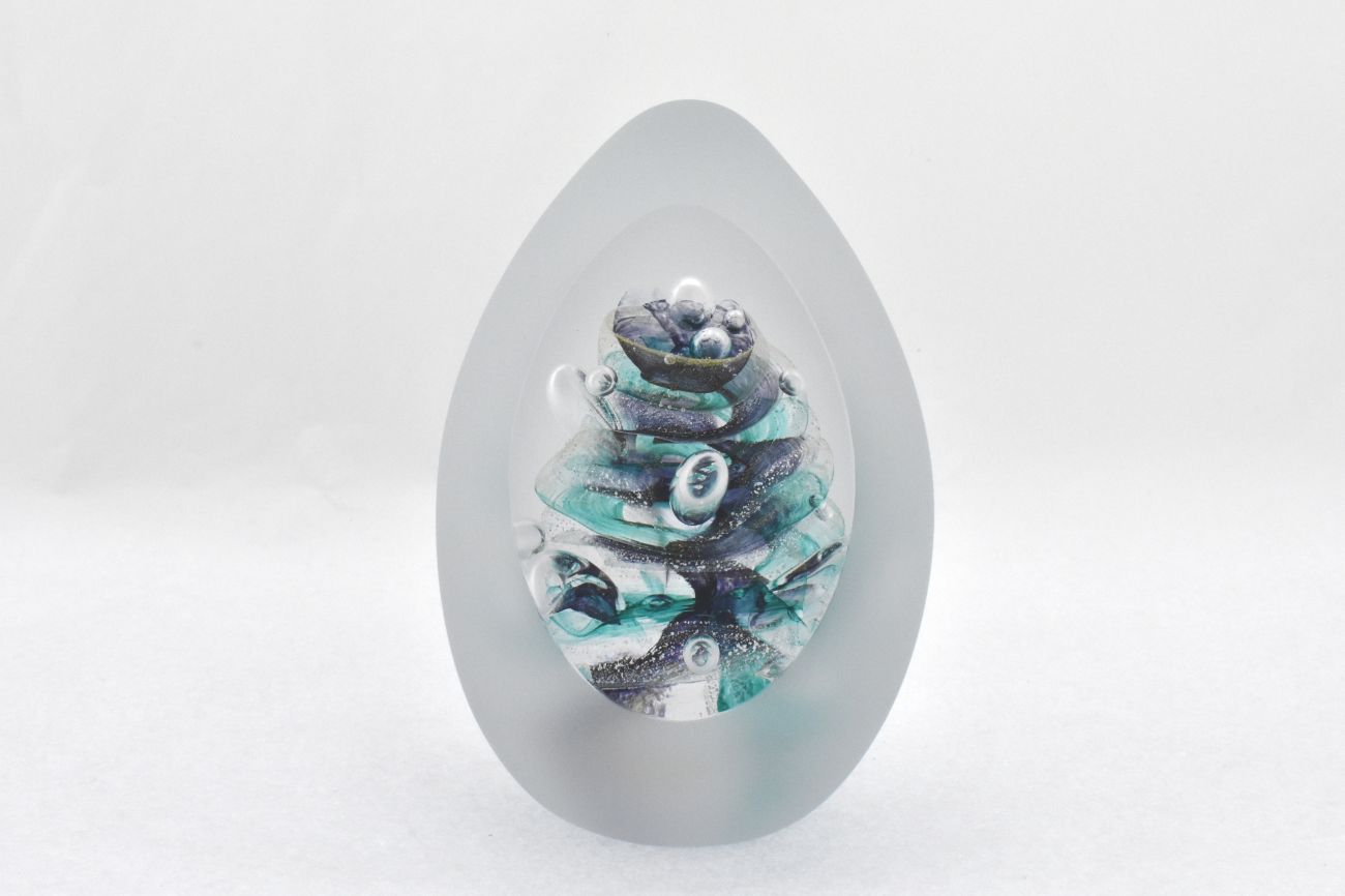 Twist and bubbles paperweight